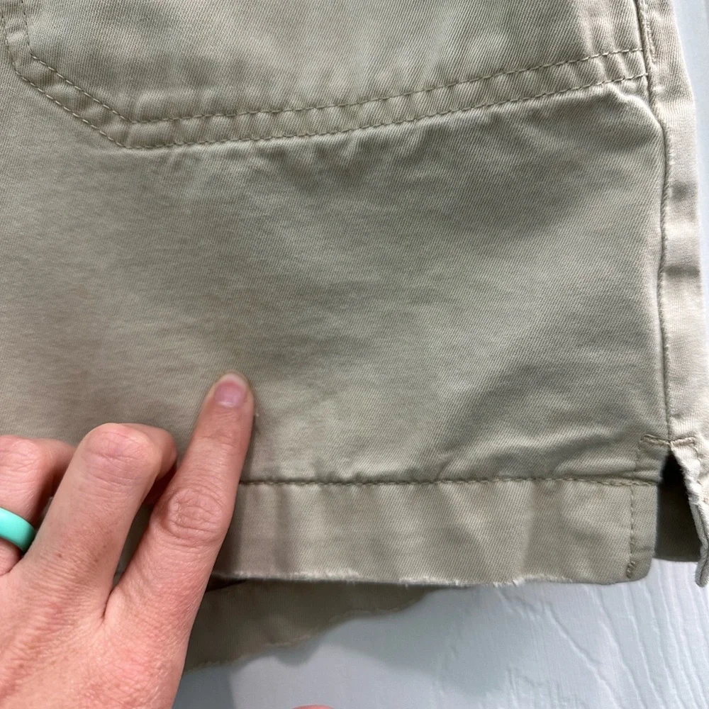 Old Navy Women's Size 10 Chino Khaki Flat Front Shorts - Picture 13 of 14